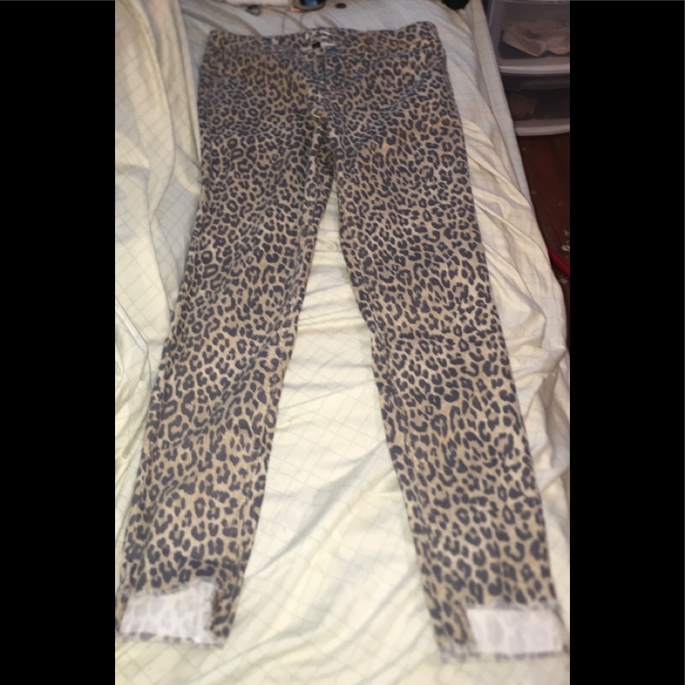 This is a girls size 14 pant.